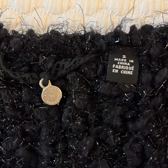 Holiday-ready Shrug sweater - Picture 4 of 5